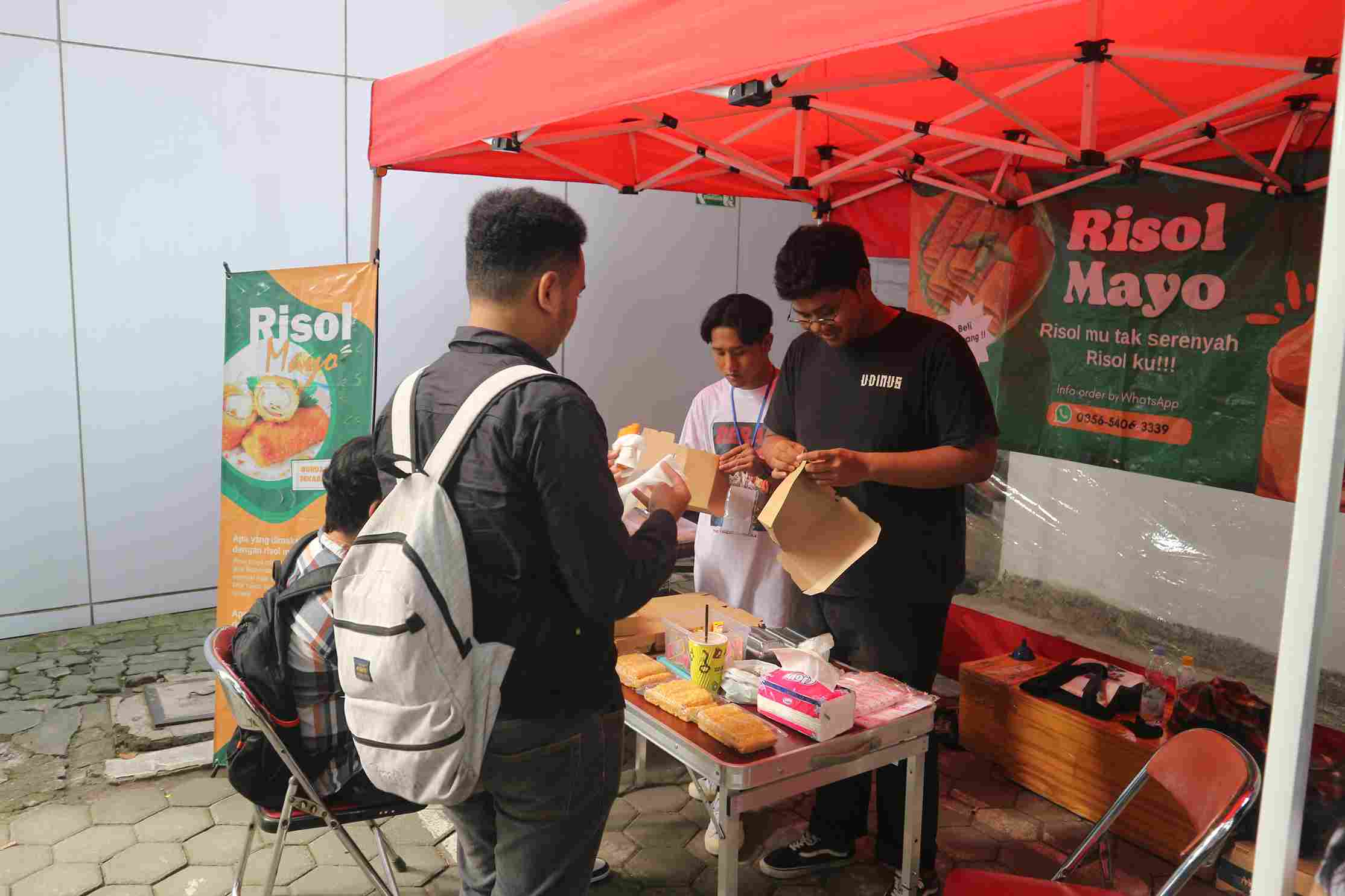 Stand mulai berjualan kembali